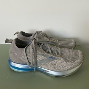 NWOT Brooks Men’s Levitate 3 Running Shoes - size 9